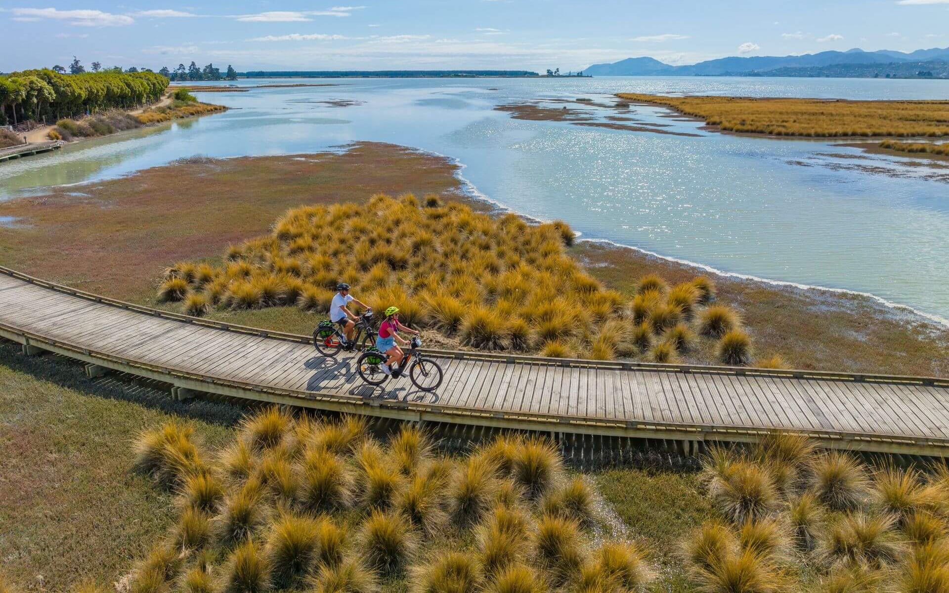 Cycling Waimea Inlet on Tasmans Great Taste Trail