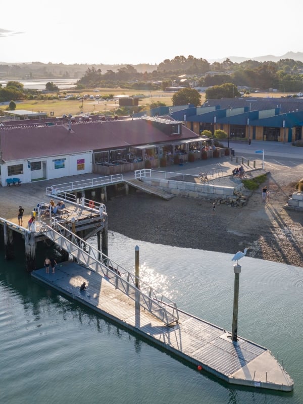 Māpua Wharf is a lively waterfront hub where you’ll find boutique shops, fresh local flavours, and epic coastal views.