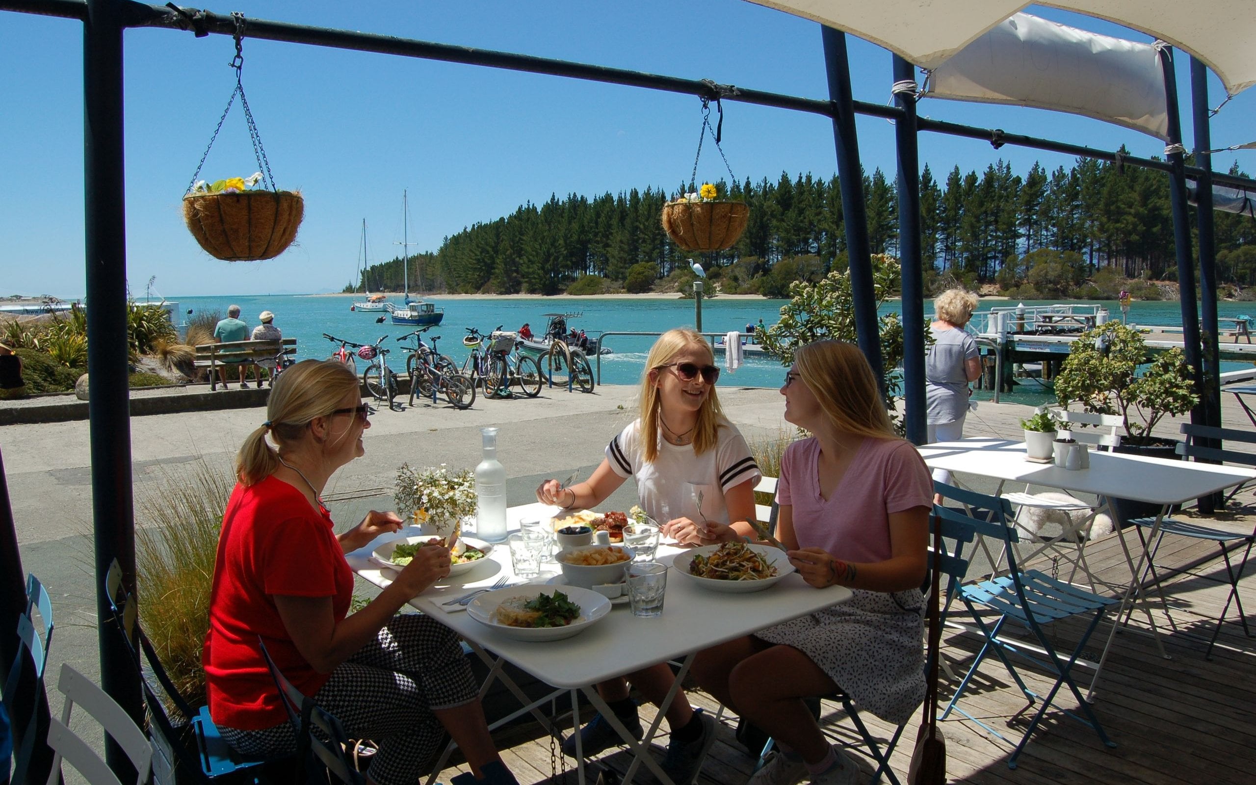 Girlfriends dining at Jellyfish in Mapua