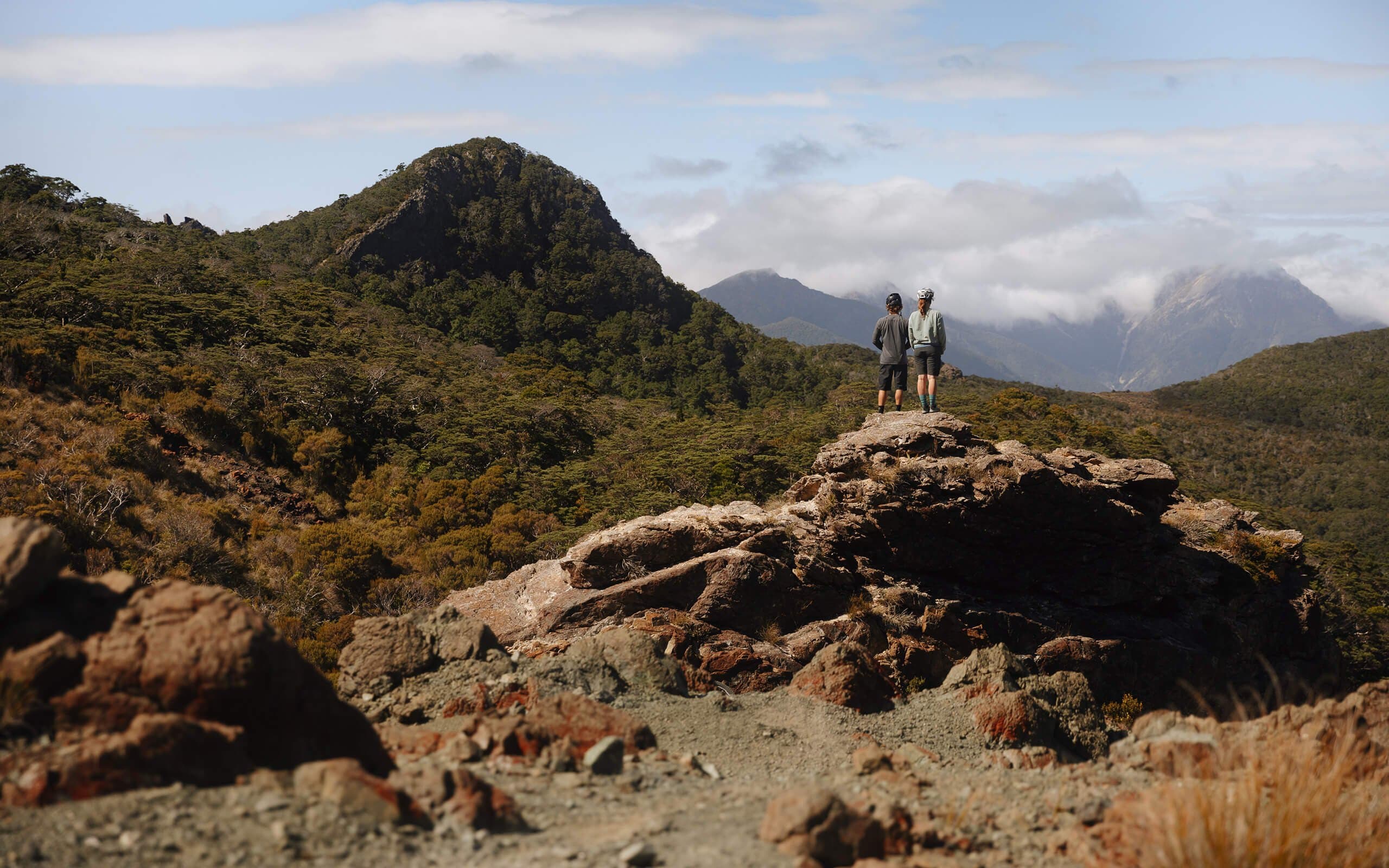 Panoramic views from Coppermine Saddle make every bit of the morning climb worth it.