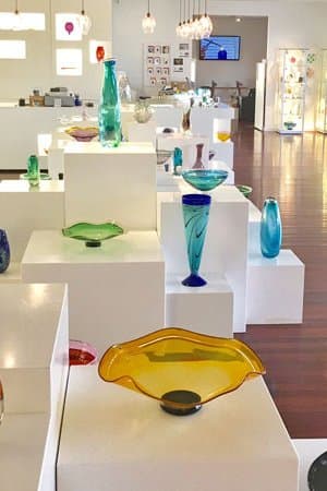 Höglund Art Glass Gallery showcases world-renowned glass art and contemporary pieces, crafted with flair right here in Nelson Tasman.