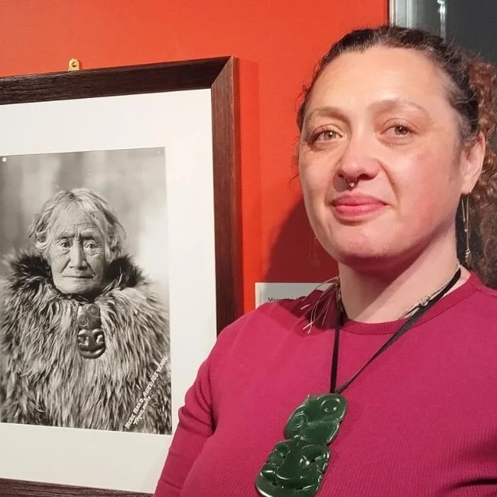 The jeweller and the hei tiki of a chieftain