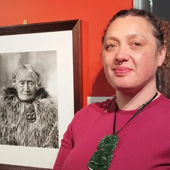 The jeweller and the hei tiki of a chieftain