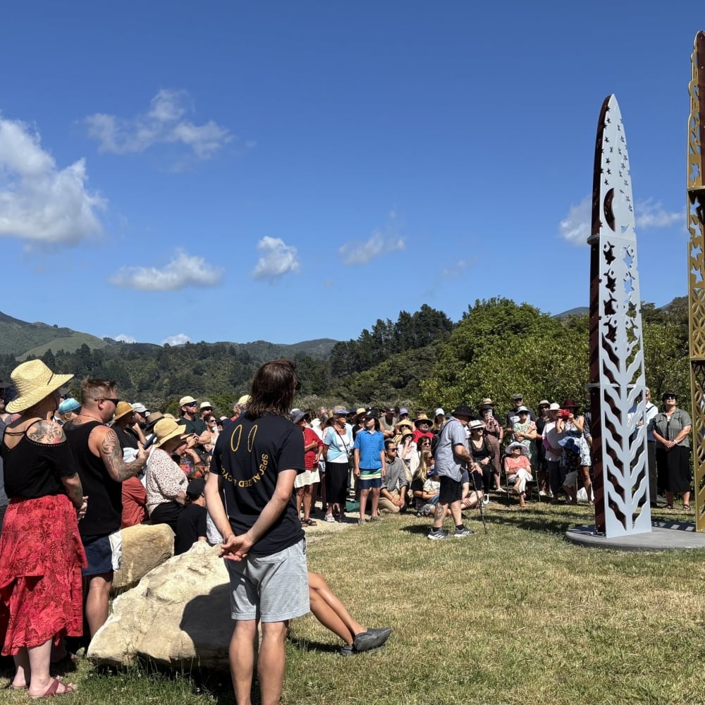 Mārahau community bands together to bring new sculpture to life