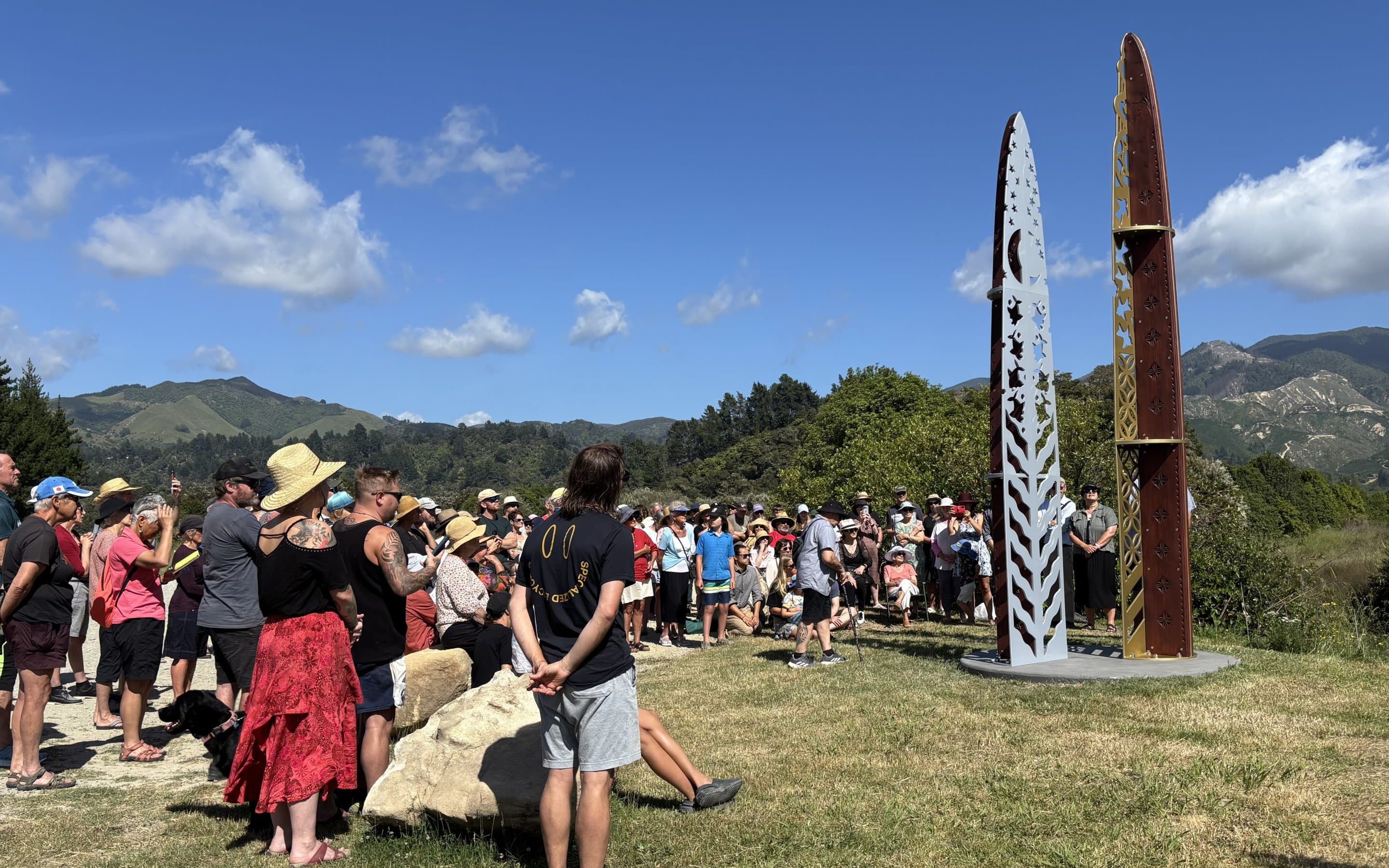 Mārahau community bands together to bring new sculpture to life
