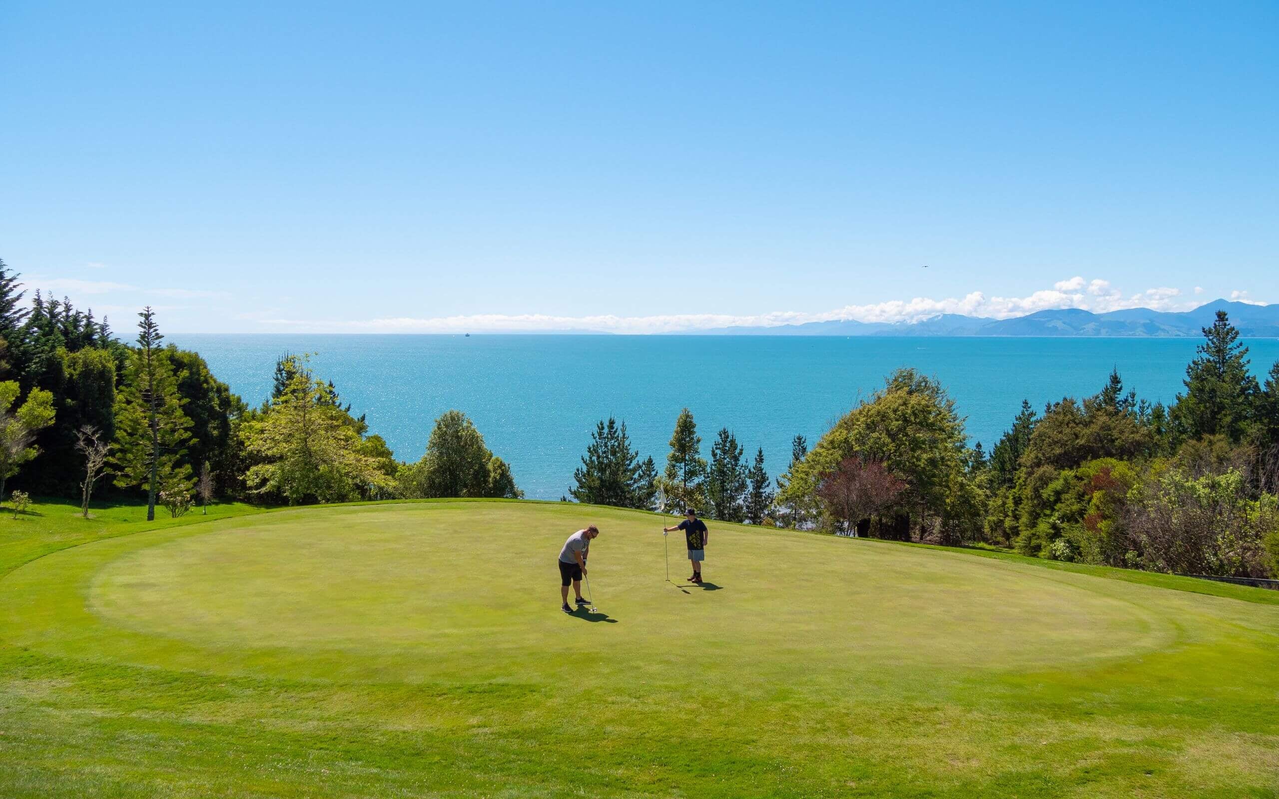 192133 golfing at tasman golf club web 2560px
