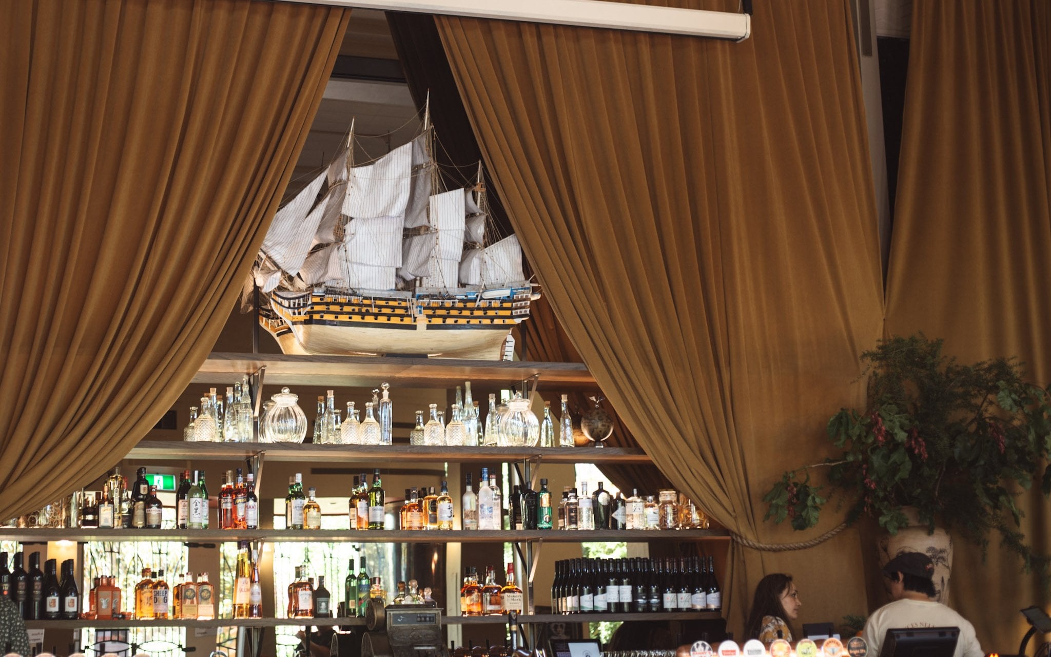 Fannys Pub in Nelson City bar