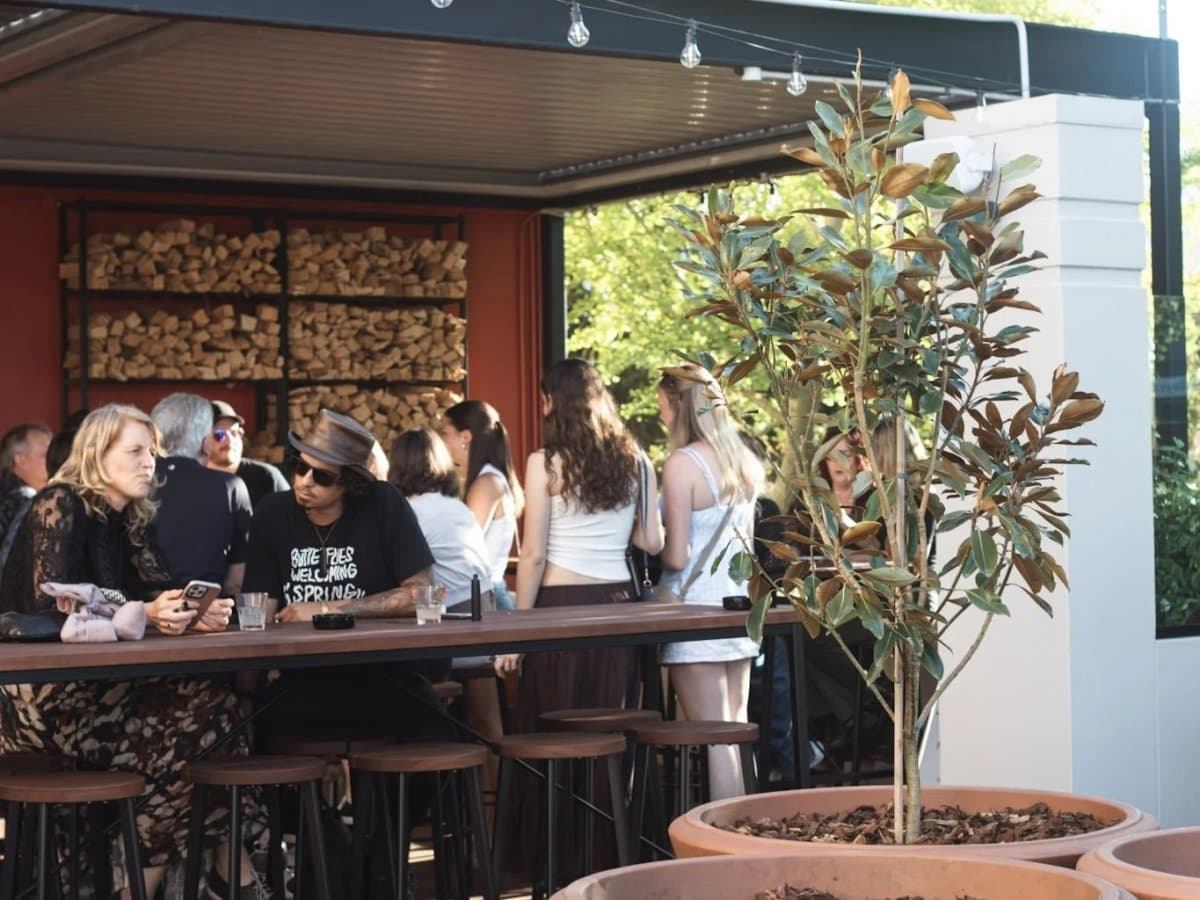 Fannys Pub in Nelson City outdoors