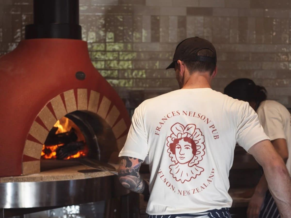 Fannys Pub in Nelson City pizza oven