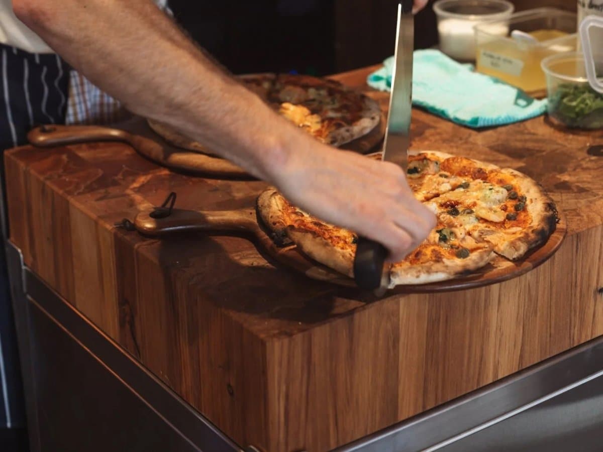 Fannys Pub in Nelson City pizza