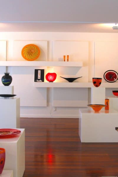 Discover vibrant, handblown glass art at Höglund Art Glass.