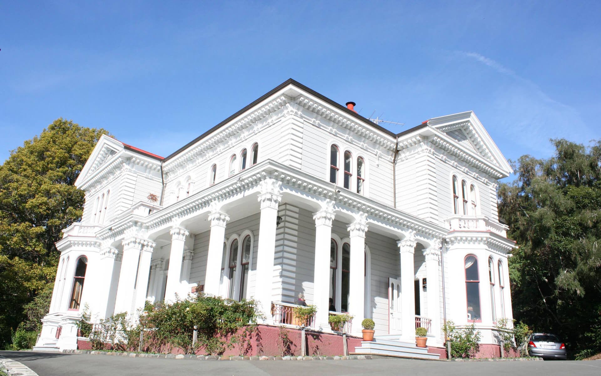 Melrose House exterior by Bare Kiwi