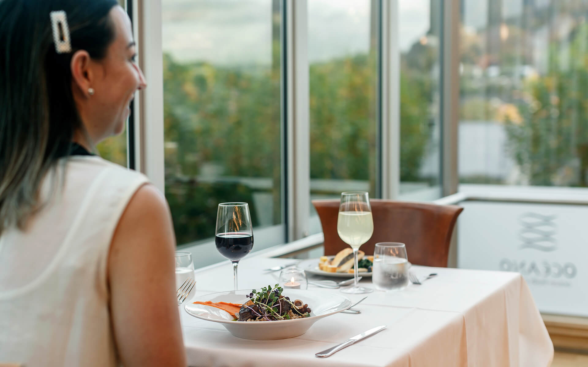 Oceano Panorama at the Rutherford pairs fresh, seasonal dishes with sweeping sea views.