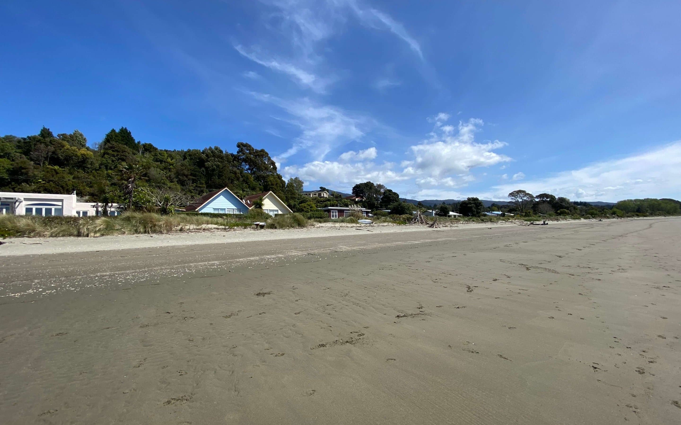 Patons Rock Golden Bay