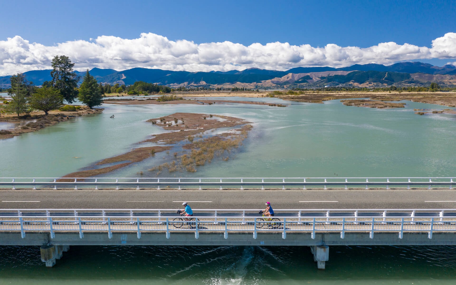 Great Taste Trail cycling to Rabbit Island