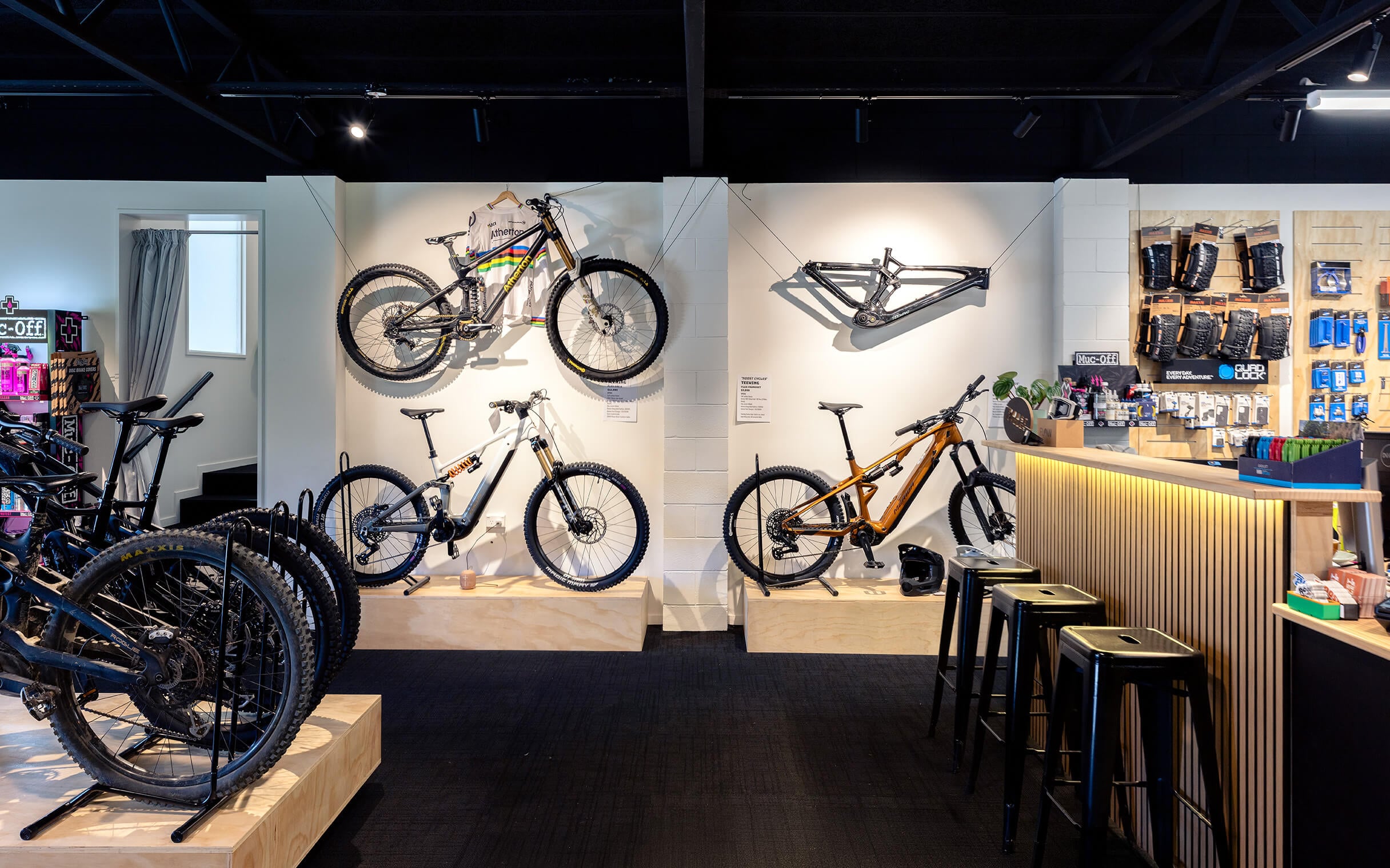 ROOST CYCLES04