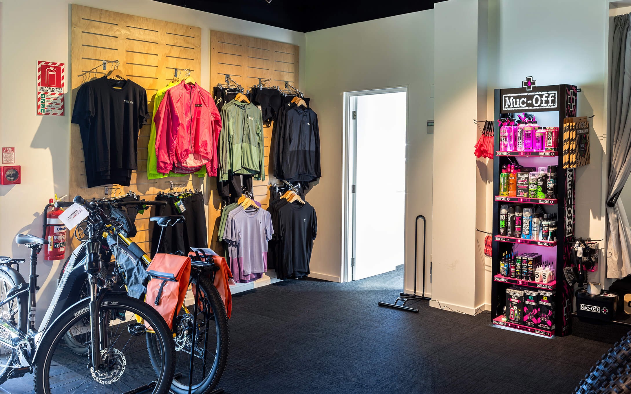 ROOST CYCLES06
