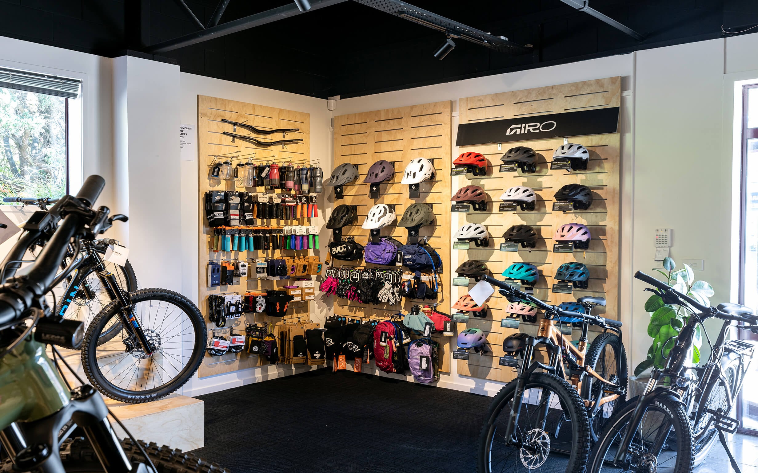 ROOST CYCLES07