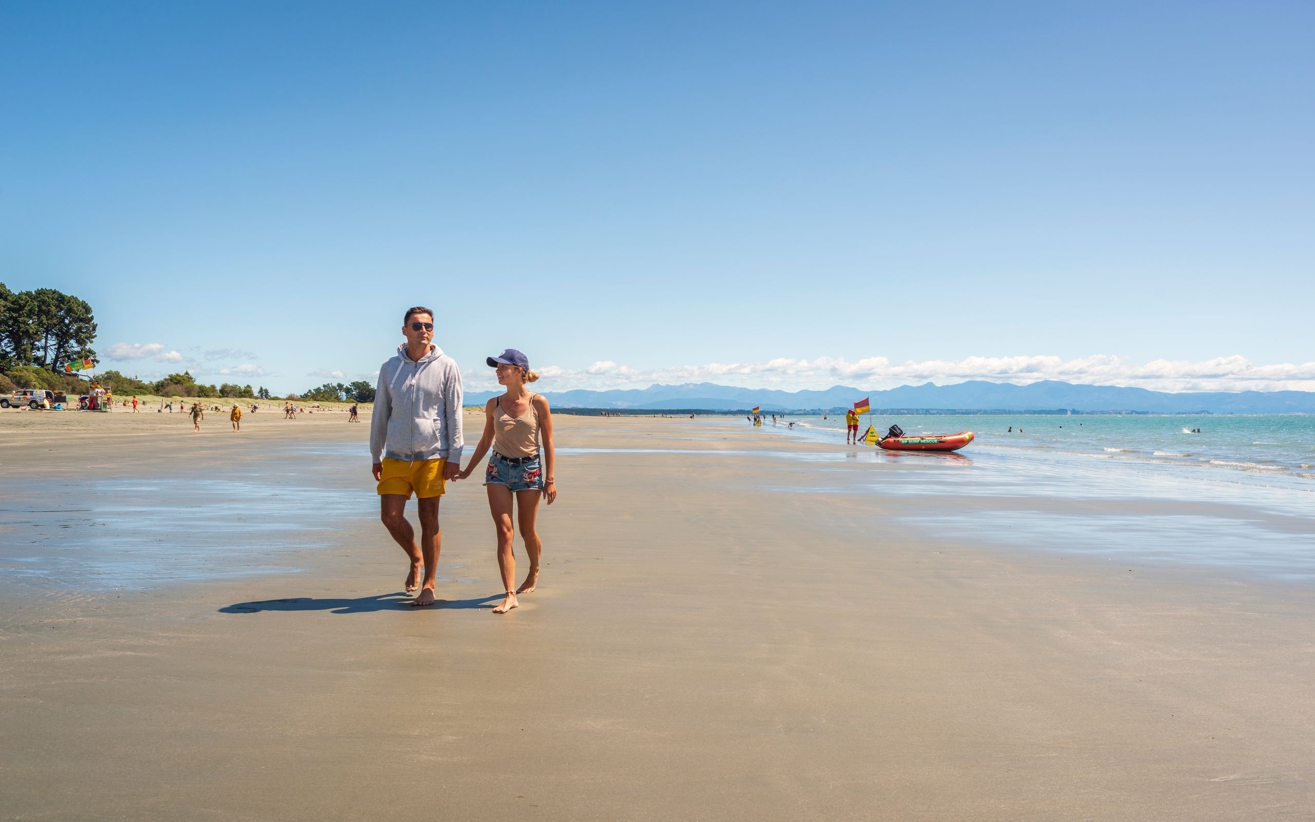Walking Tahunanui Beach Print Res taken by Oliver Weber credit www.nelsontasman.nz