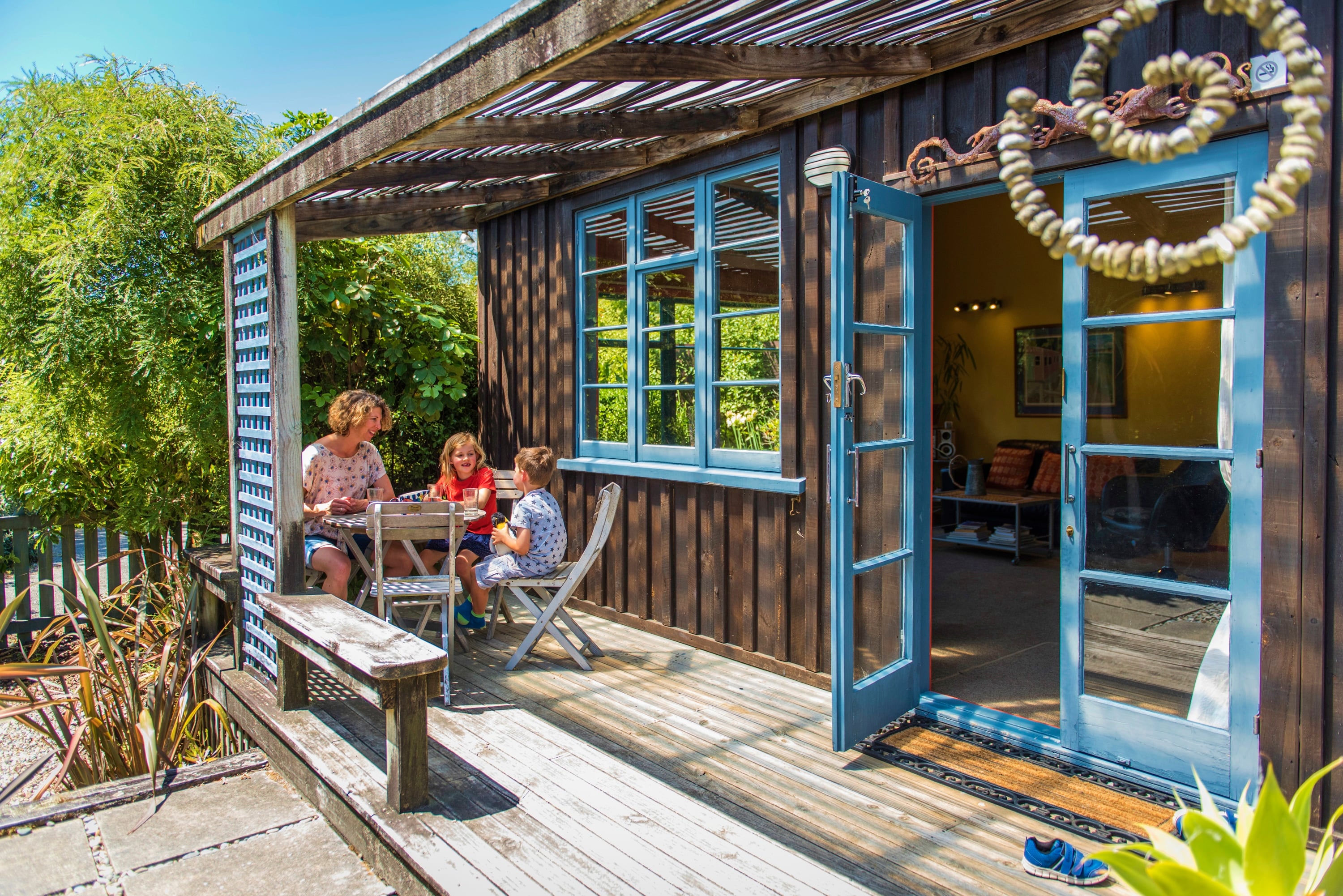 Sunny rural cottage on 7 acres