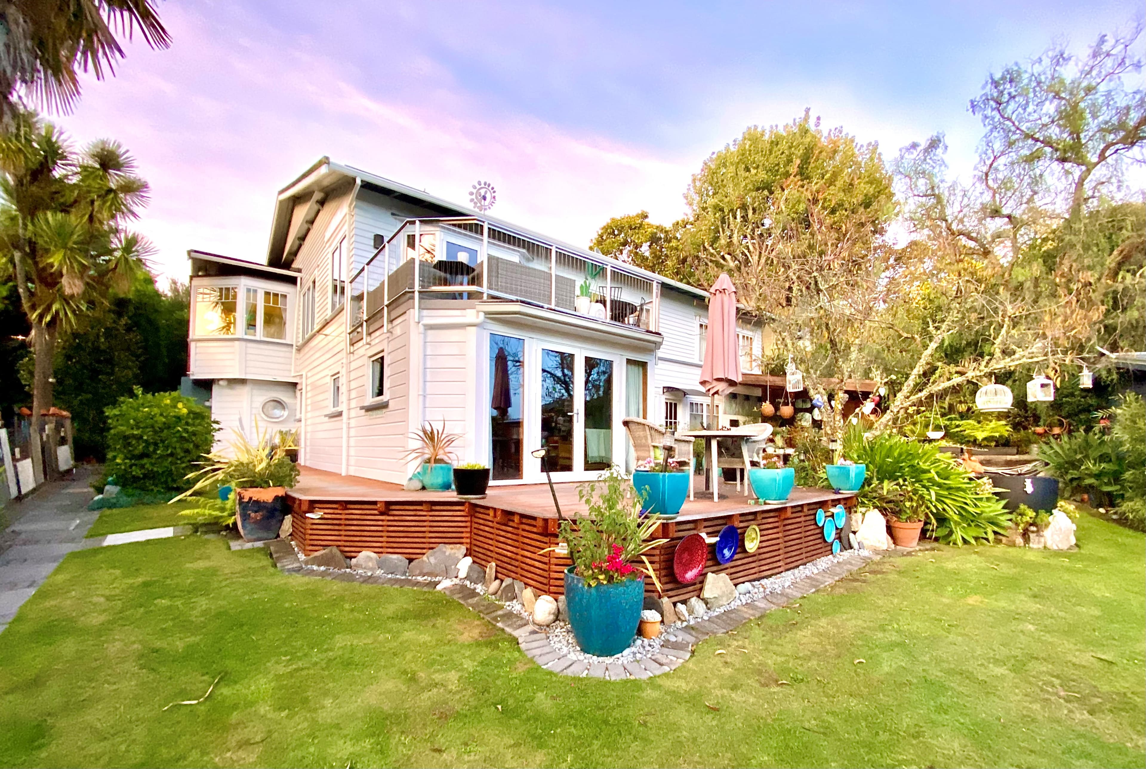 Garden Apartment with private deck - relax and unwind