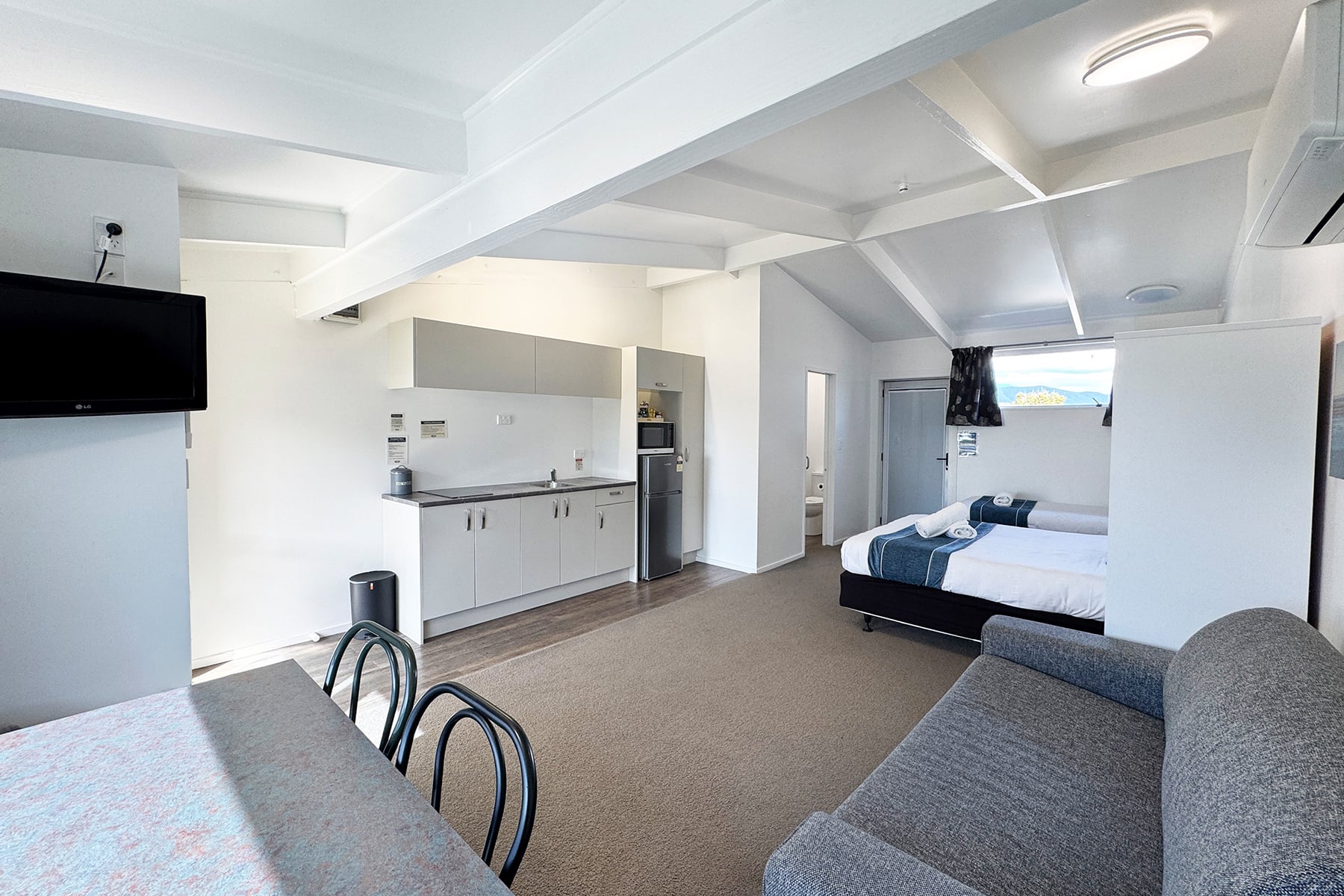 Open-plan kitchen, dining, lounge area