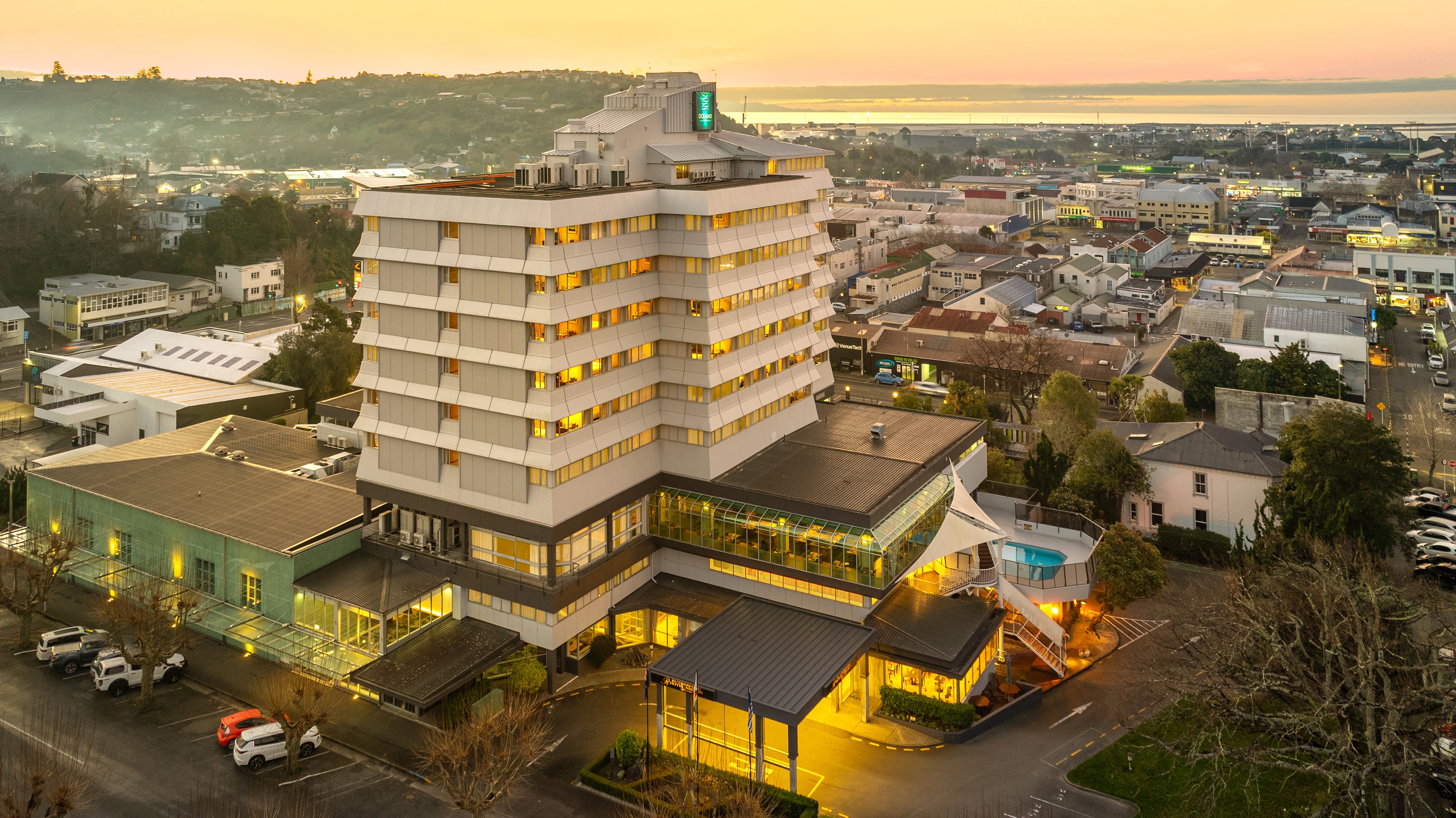 Rutherford Hotel Nelson outside view dusk