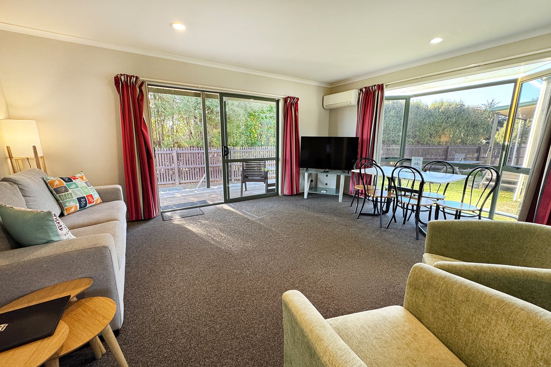 Pet Friendly Apartment Motel lounge area