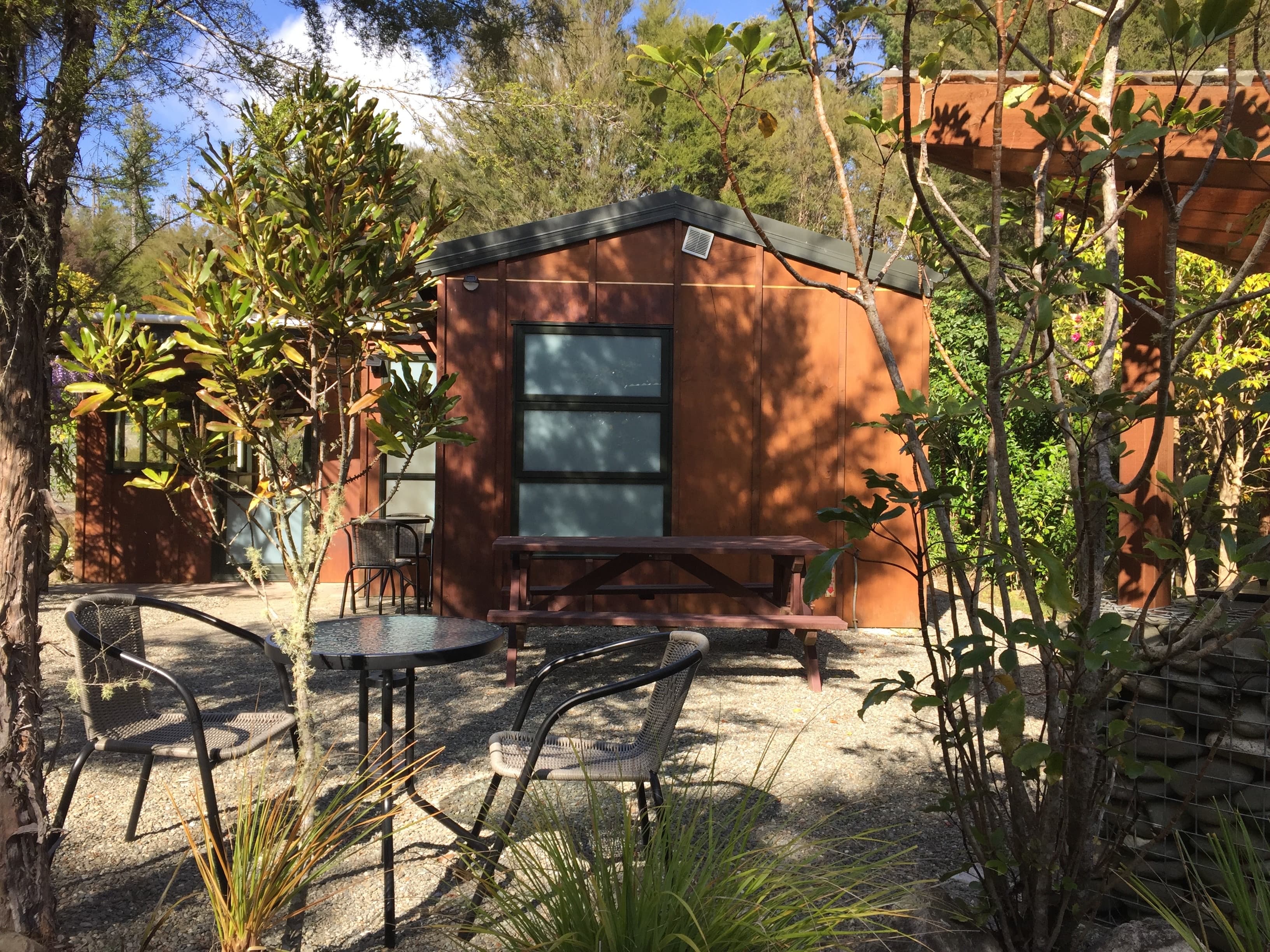 Kanuka Ridge Abel Tasman Backpackers | Logo