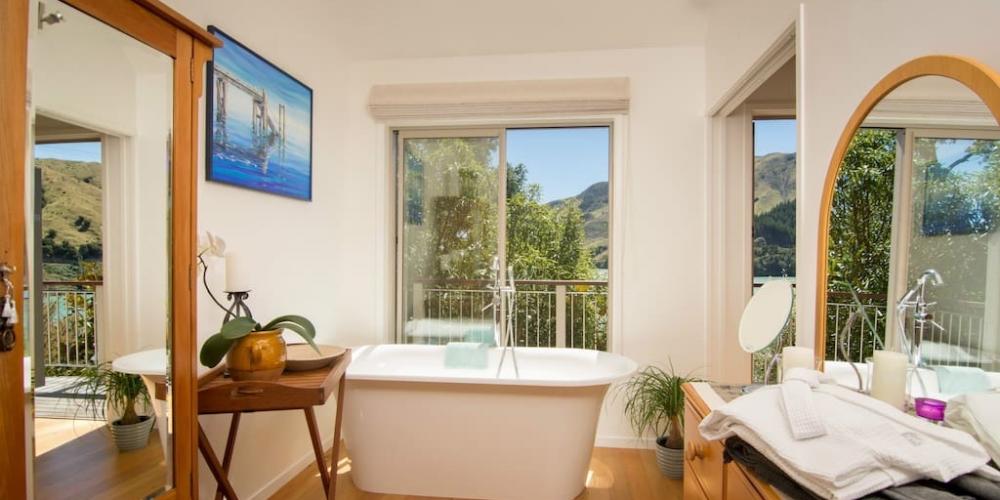 12 dressing rm your luxurious bath awaits Cable Bay Nest 