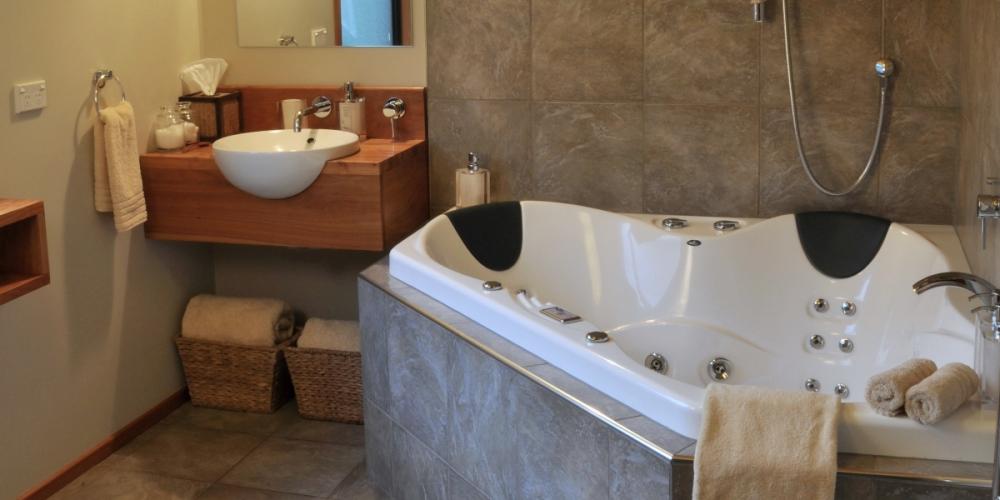 Cottage Bathroom3 Adrift In Golden Bay - Luxury Beachfront Villas