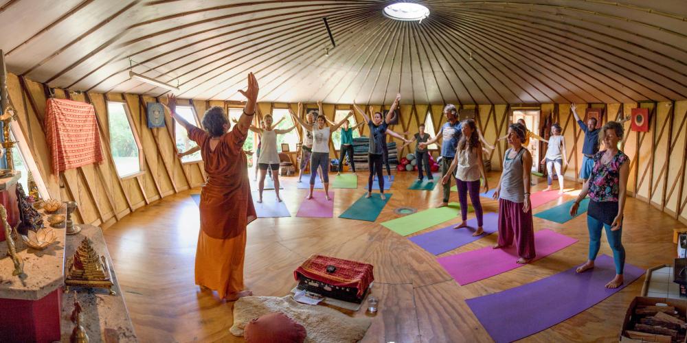 atma mandir karuna yoga session panaorama arms up Anahata Yoga Retreat 