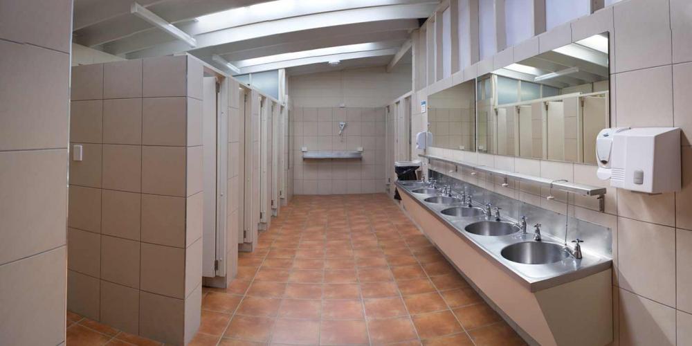 facilities bathrooms 4 Pohara Beach TOP 10 Holiday Park