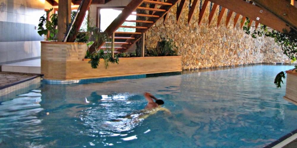 pool panorama 3.6MB 1280x528 2 Westhaven Retreat Luxury Lodge