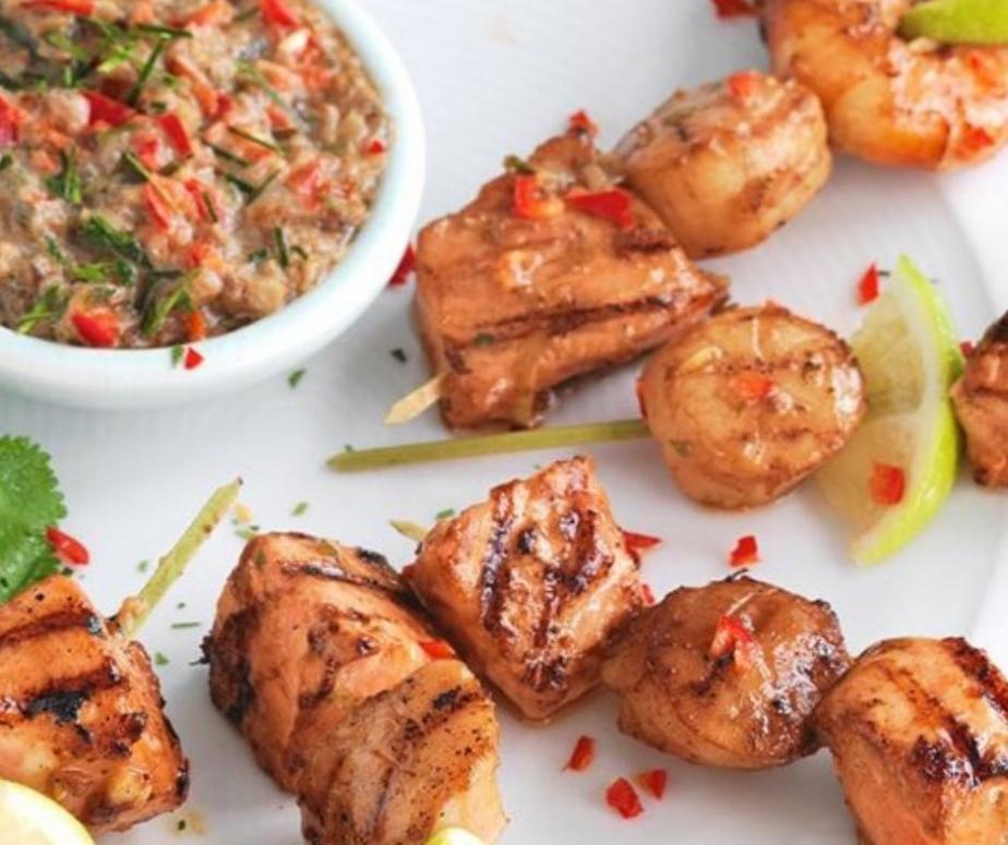 Salmon stirfry kebabs with lime and chilli sauce